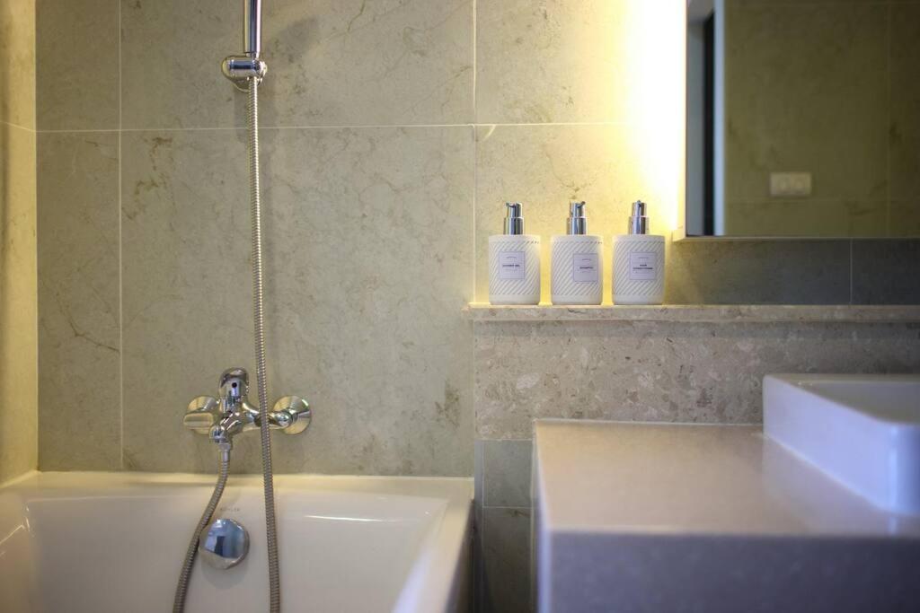 Specious Luxury 2 Bedrooms Apt. เชียงใหม่ ภายนอก รูปภาพ
